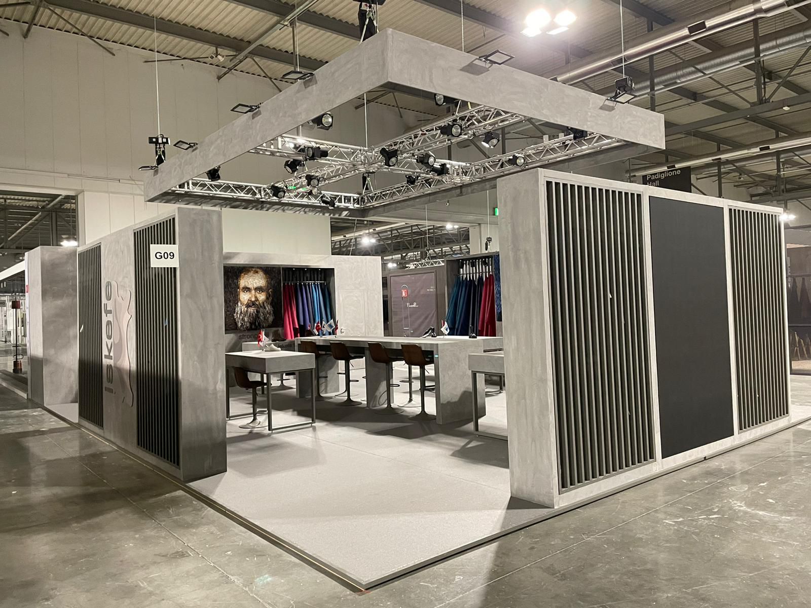 Innovative Stand for Auto Show